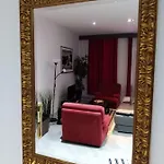 Cosy A 200m De La Cathedrale Апартаменты *